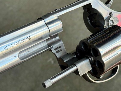 Smith & Wesson Model 686-6 Stainless 357 Magnum 4