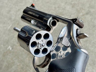 Smith & Wesson Model 686-6 Stainless 357 Magnum 4