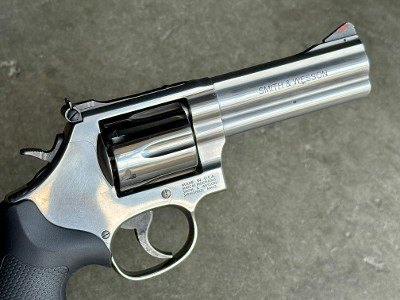 Smith & Wesson Model 686-6 Stainless 357 Magnum 4