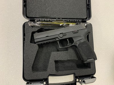 SIG P320 Full size 9mm Night Sites 1 MAG USED 320 320F-9-BSS - Image 2 of 3