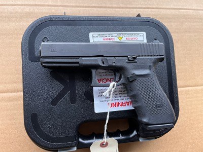 Used Glock 21 Gen 4 45 Auto 13 rd One Mag - Image 2 of 2