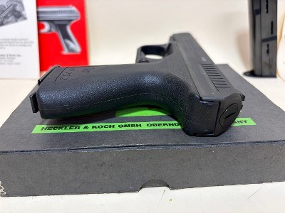Heckler & Koch HK VP70Z 9mm – Original Box, Paperwork & Test Target - Image 4 of 8