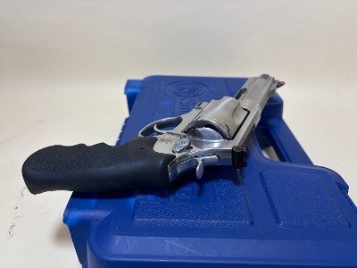 Smith & Wesson 460 XVR Magnum Revolver – Stainless, Compensated Barrel & Blue S&W Case - Image 4 of 11