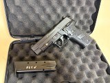 SIG Sauer P226 MK25 9mm – DA/SA, Night Sights, Rail, 2x 15-Round Magazines