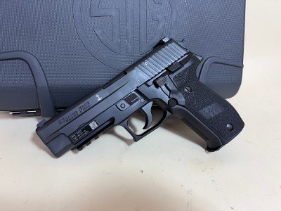 SIG Sauer P226 MK25 9mm – DA/SA, Night Sights, Rail, 2x 15-Round Magazines - Image 2 of 9