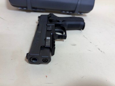 SIG Sauer P226 MK25 9mm – DA/SA, Night Sights, Rail, 2x 15-Round Magazines - Image 6 of 9