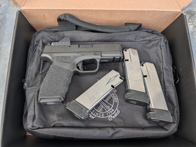 Springfield Armory Hellcat Pro OSP 9mm – Viridian Green Dot, 4 Magazines & Bag - Image 1 of 3