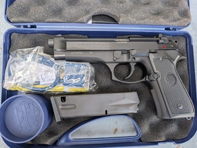 Beretta 92FS 9mm Pistol Italian Made, One Mag, Case & Lock Included - Image 1 of 2