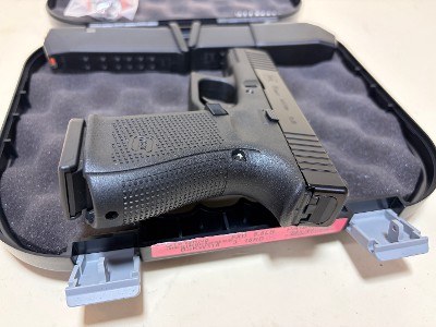 Glock 19 Gen5 9mm – Excellent Condition, Austrian Made, 3 Magazines, Original Case - Image 4 of 8