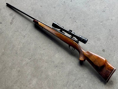 Weatherby Mark V Varmintmaster 22-250 Remington 24
