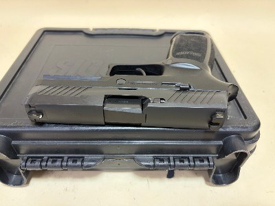 SIG Sauer P320 Compact 9mm Pistol – Contrast Sights, Case & 2 Magazines - Image 4 of 6