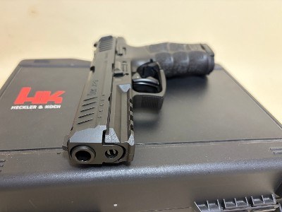 Heckler & Koch VP9 9mm Pistol – Optics-Ready, 3 Magazines, Extra Optics Plate, HK Case - Image 3 of 7