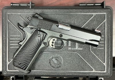 USED Tisas 1911 Carry B9BA Stingray 9mm – Two-Tone, Used w/ 2 Magazines & Hard Case - Image 3 of 5