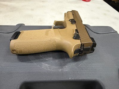 USED SIG Sauer P320 M17 – 9mm, Coyote, Manual Safety, Three Magazines - Image 3 of 7