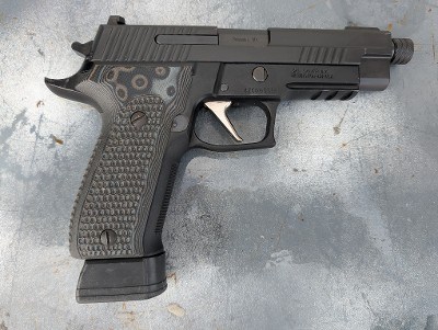 Pre-Owned Sig Sauer P226 TACOPS Threaded 9mm Upgraded Flat Trigger G10 Grips TruGlo Fiber Optic Front (4) 20-Round Mags - Image 3 of 3