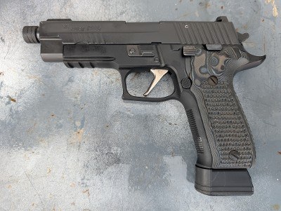 Pre-Owned Sig Sauer P226 TACOPS Threaded 9mm Upgraded Flat Trigger G10 Grips TruGlo Fiber Optic Front (4) 20-Round Mags - Image 2 of 3