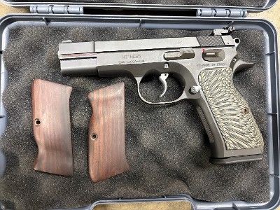 USED EAA Tanfoglio Witness 10mm Auto Competition Pistol – Made in Italy, Adjustable Sights, Extra Wood Grips - Image 7 of 7