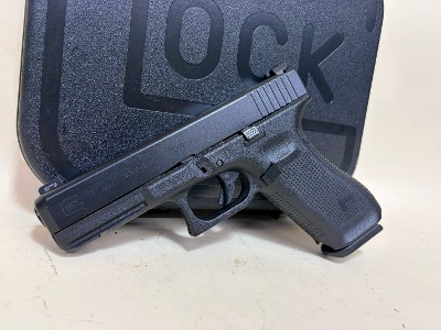 USED Glock 17 Gen5 9mm Pistol – AmeriGlo Night Sights, Factory Case and Backstraps - Image 2 of 8