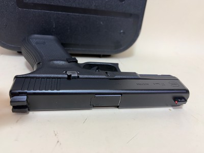 USED Glock 17 Gen5 9mm Pistol – AmeriGlo Night Sights, Factory Case and Backstraps - Image 5 of 8