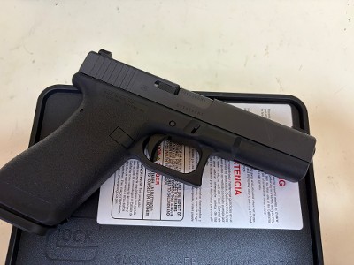 USED Glock 17 Classic Gen 1 9mm – Excellent Condition with Collector-Style Box - Image 5 of 6
