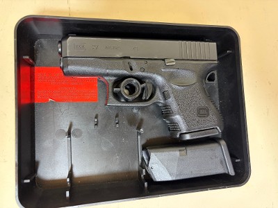 USED Glock 27 Gen 3 .40 S&W Subcompact – Excellent Condition with 2 Magazines