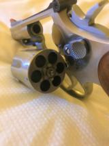 SMITH & WESSON 66-2 STAINLESS 357 MAG 2.5 BARREL RED RAMP AND WHITE OUTLINE - 4 of 6