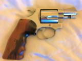 SMITH & WESSON 60 NO DASH 38 SP 2 IN STAINLESS CUSTOM TARGET GRIPS - 2 of 9