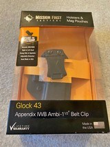 GLOCK 43 USA 9MM NIGHT SIGHTS 2 MAGS HOLSTER - 2 of 11