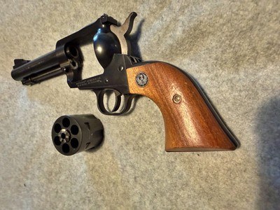 RUGER NEW MODEL BLACKHAWK 41 REM MAG - Image 3 of 9