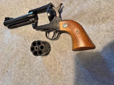 RUGER NEW MODEL BLACKHAWK 41 REM MAG - Image 4 of 9