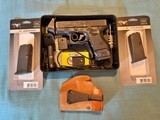 GLOCK 27 .40 CALWITH NIGHT SIGHTS 1 X13 RD MAG 2 X NEW9 RD MAGS - Image 1 of 10