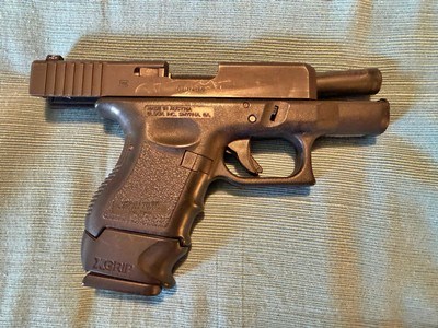 GLOCK 27 .40 CALWITH NIGHT SIGHTS 1 X13 RD MAG 2 X NEW9 RD MAGS - Image 5 of 10