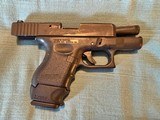 GLOCK 27 .40 CALWITH NIGHT SIGHTS 1 X13 RD MAG 2 X NEW9 RD MAGS - Image 5 of 10