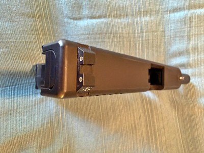 GLOCK 27 .40 CALWITH NIGHT SIGHTS 1 X13 RD MAG 2 X NEW9 RD MAGS - Image 4 of 10
