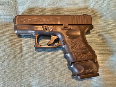 GLOCK 27 .40 CALWITH NIGHT SIGHTS 1 X13 RD MAG 2 X NEW9 RD MAGS - Image 3 of 10