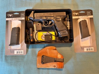 GLOCK 27 .40 CALWITH NIGHT SIGHTS 1 X13 RD MAG 2 X NEW9 RD MAGS - Image 1 of 10