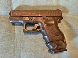 GLOCK 27 .40 CALWITH NIGHT SIGHTS 1 X13 RD MAG 2 X NEW9 RD MAGS - Image 3 of 10