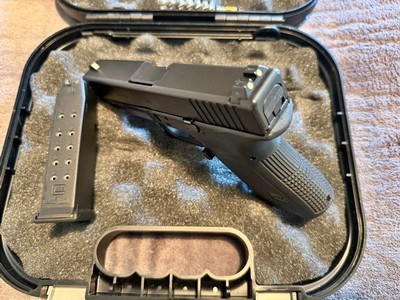 GLOCK 23 NIGHT SIGHTS 40 S&W ORIGINAL BOX - Image 2 of 9