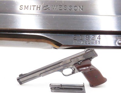 1969 mfr. SMITH & WESSON Model 41 .22 LR Deluxe TARGET Pistol C&R 7 3/8”“The Rolls-Royce of .22 Target Pistols”