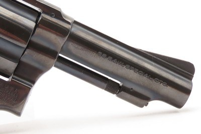 FACTORY BOXED Smith & Wesson Model 36 .38 Special SELF DEFENSE Revolver C&R CLASSIC BLUED S&W CONCEAL & CARRY Handgun - Image 5 of 21