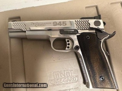 Smith & Wesson Performance Center early 945ACp