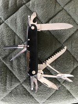 Browning Germany multi tool 3 1/2 closed - 4 of 4