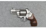 Smith & Wesson ~ 627-5 ~ 357 Mag 8X - 3 of 3