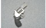 Smith & Wesson ~ 386-6 ~ 357 Mag - 1 of 2