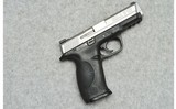 Smith & Wesson ~ M&P40 ~ .40 S&W - 1 of 2