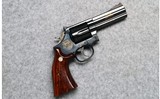 Smith & Wesson ~ 586-2 U.S. Custom Service ~ .357 Magnum