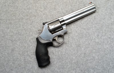 Smith and Wesson ~ 686-6 Stainless ~ .357 Mag