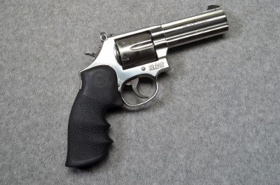Smith & Wesson ~ 686-6 ~ .357 Magnum