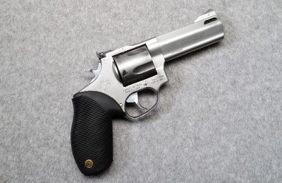 Taurus ~ Tracker ~ .44 Magnum