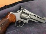 Smith and Wesson Grand Master Deluxe by Power Custom
- 6 of 6